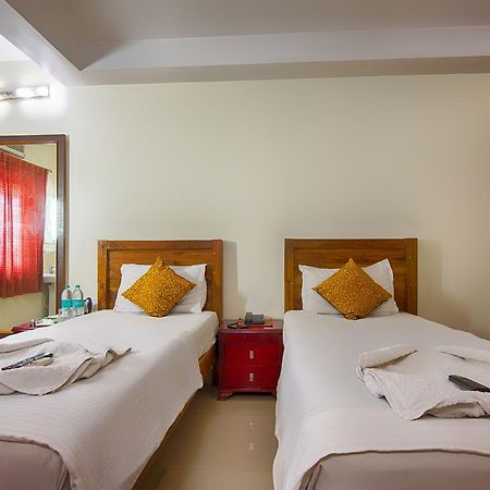 Hotel Seetal Cuttack Bagian luar foto
