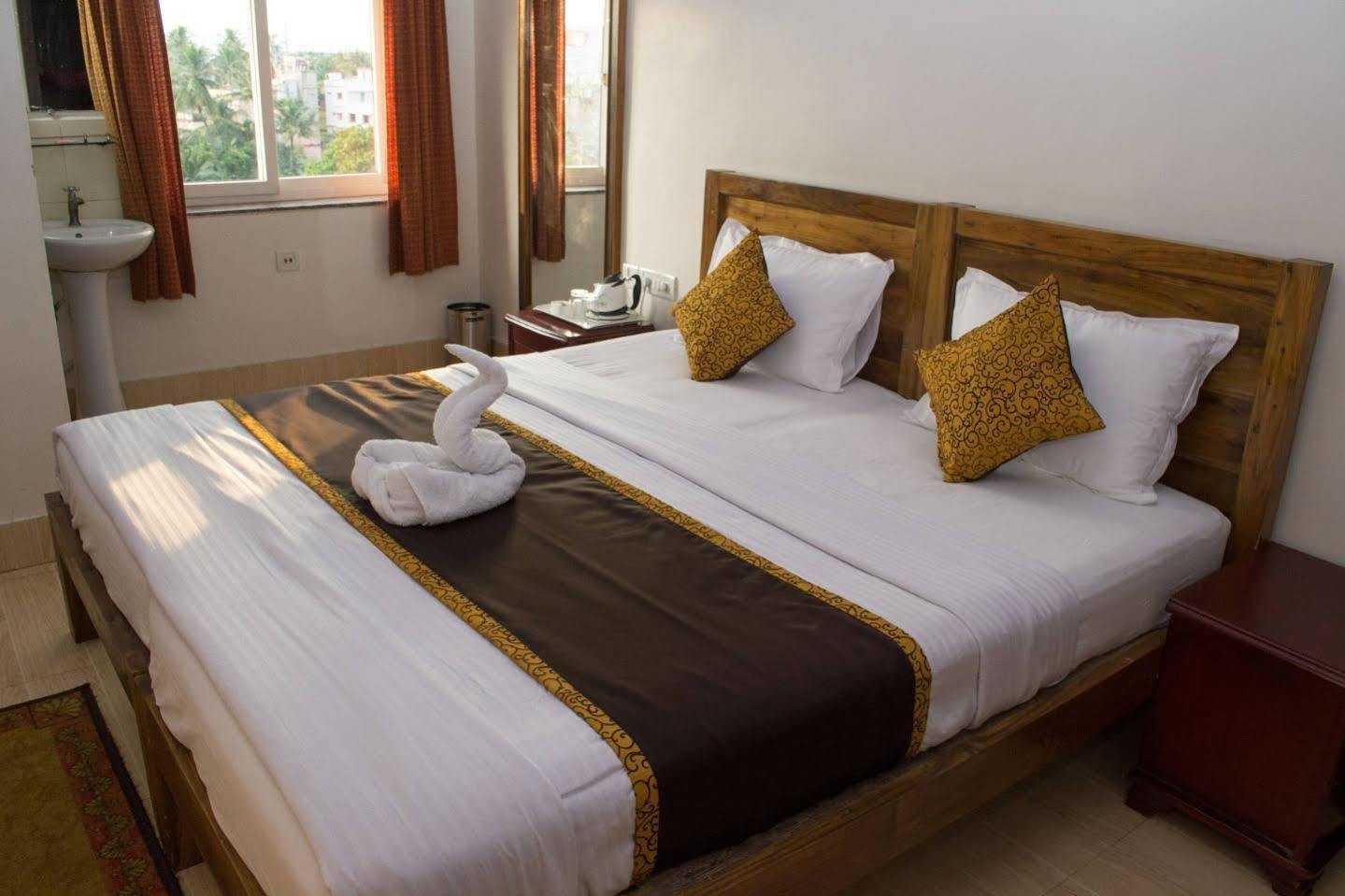 Hotel Seetal Cuttack Bagian luar foto