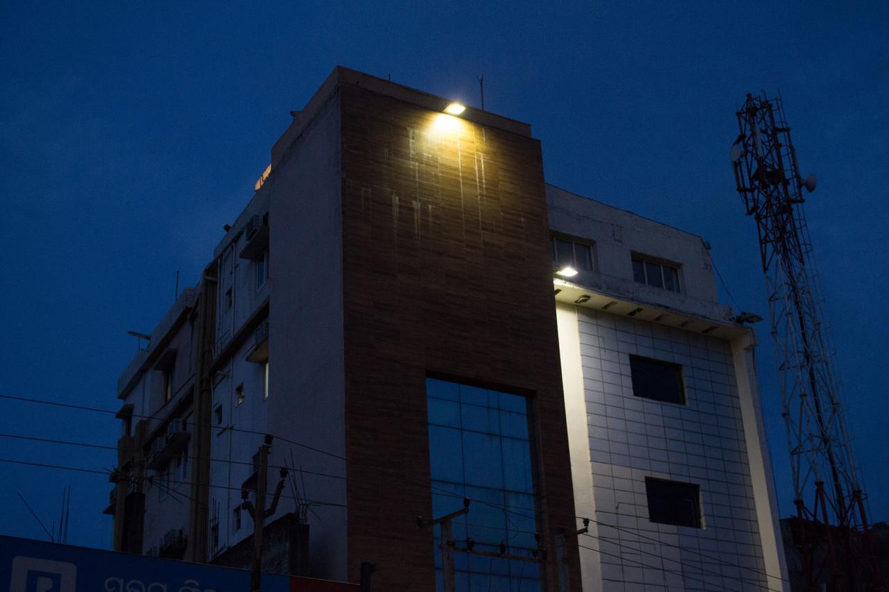 Hotel Seetal Cuttack Bagian luar foto