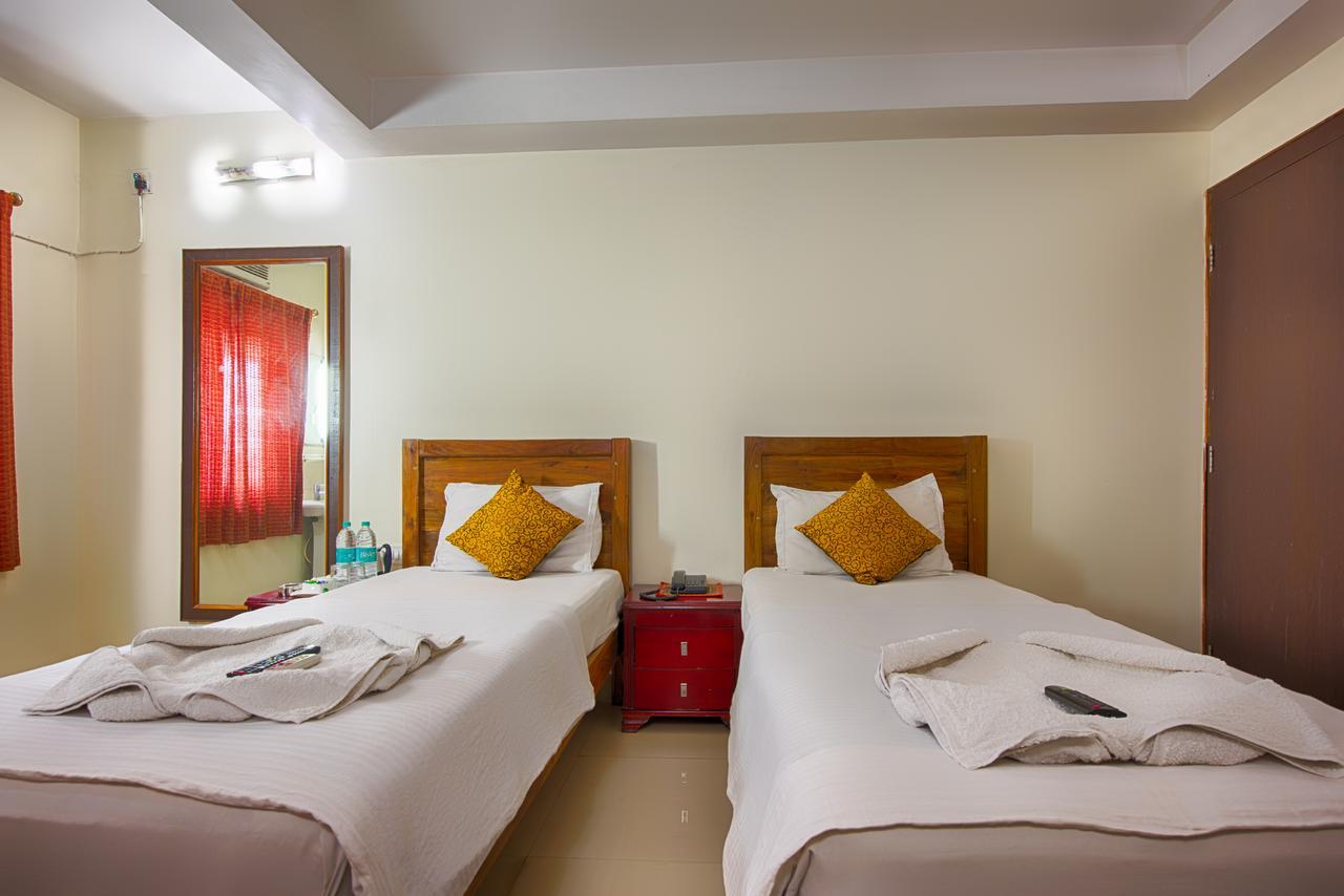 Hotel Seetal Cuttack Bagian luar foto