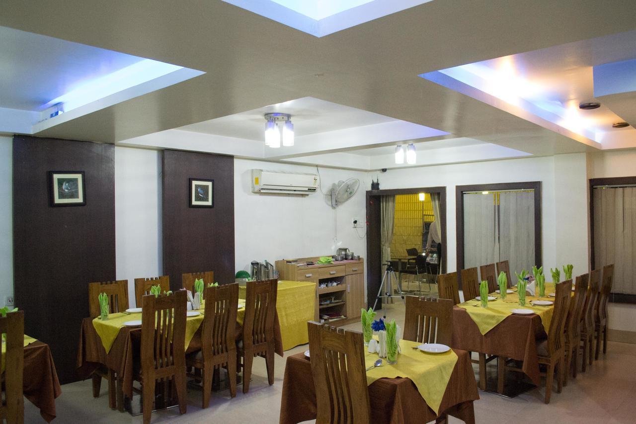 Hotel Seetal Cuttack Bagian luar foto