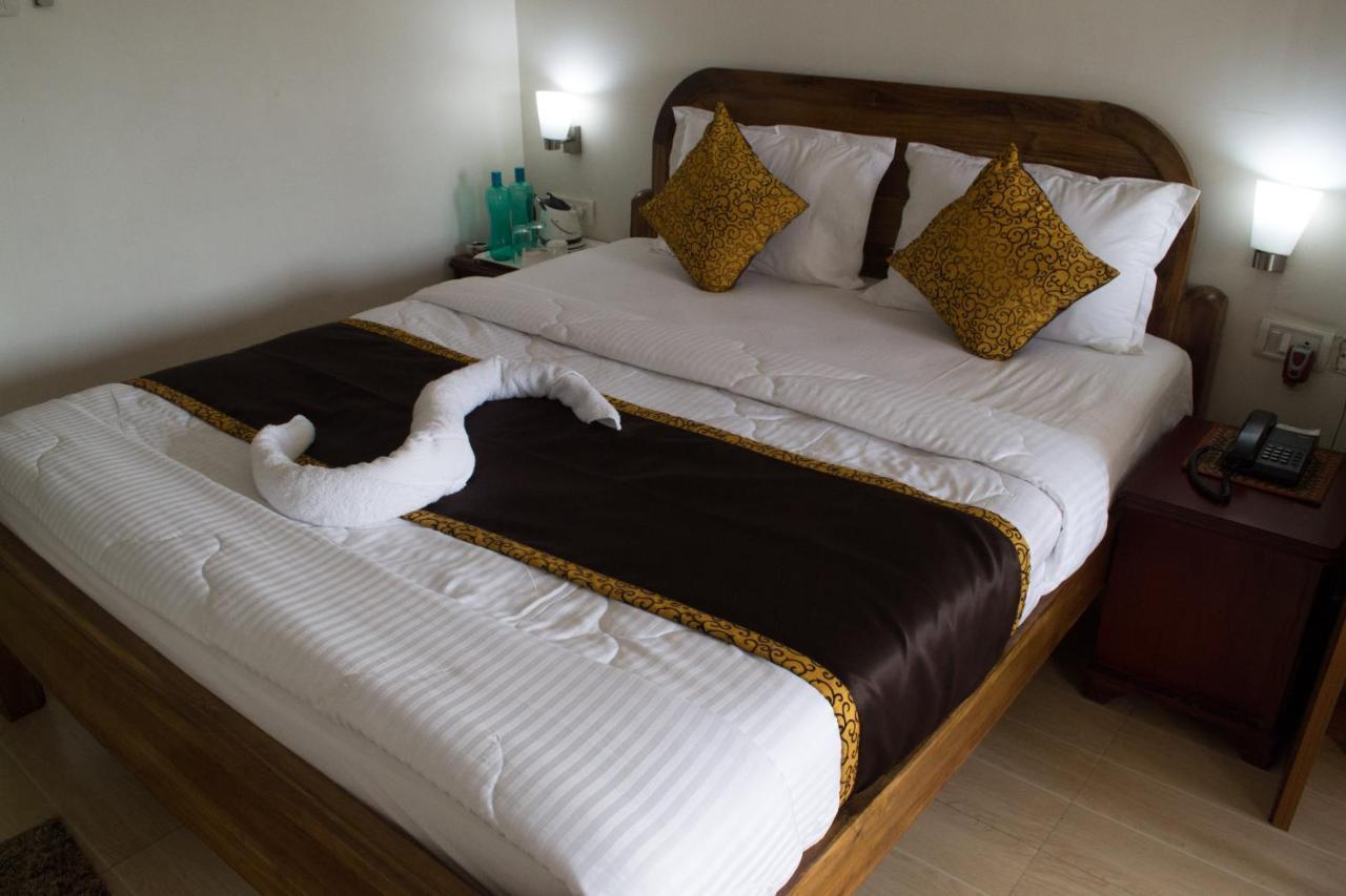 Hotel Seetal Cuttack Bagian luar foto