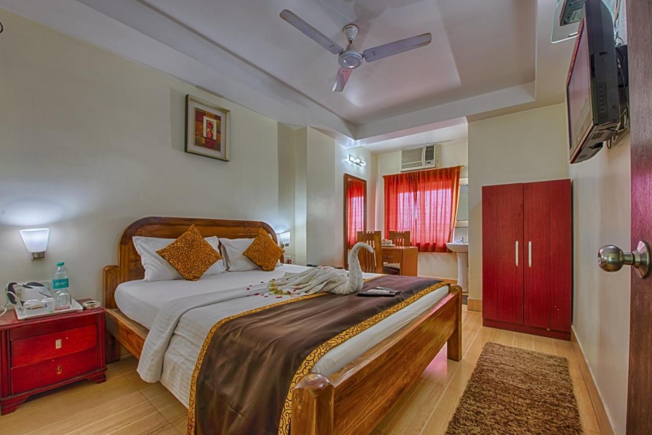 Hotel Seetal Cuttack Bagian luar foto