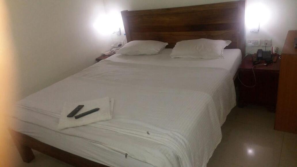 Hotel Seetal Cuttack Bagian luar foto